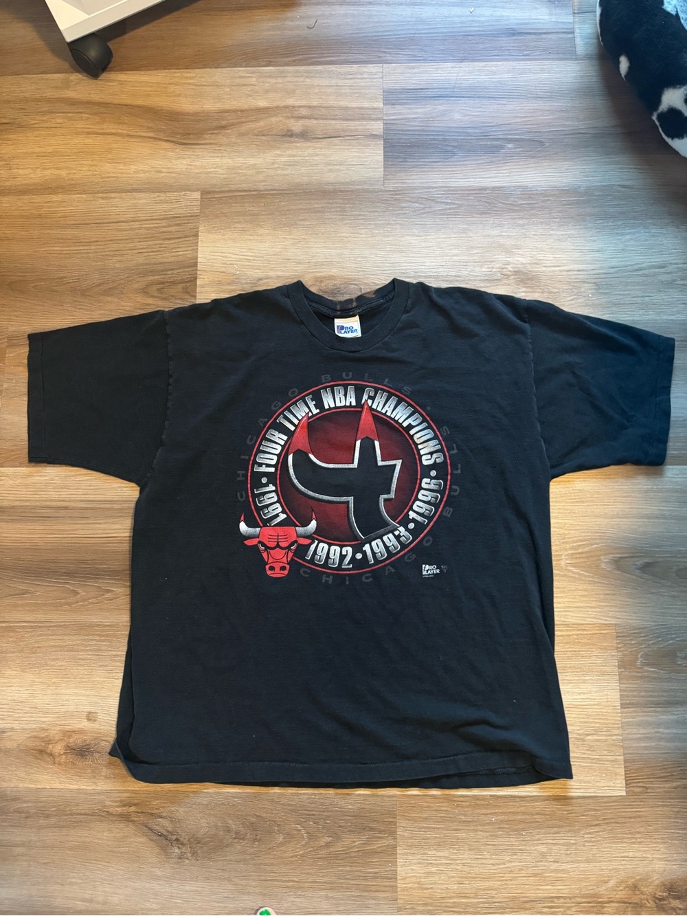 Pro Player Black and Red Chicago Bulls Graphic Tee